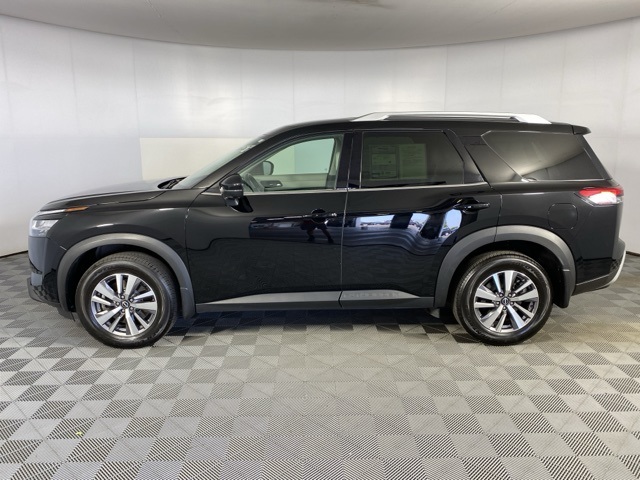 2022 Nissan Pathfinder SL photo 16