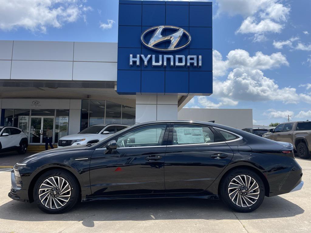 2025 Hyundai Sonata Hybrid SEL's photo