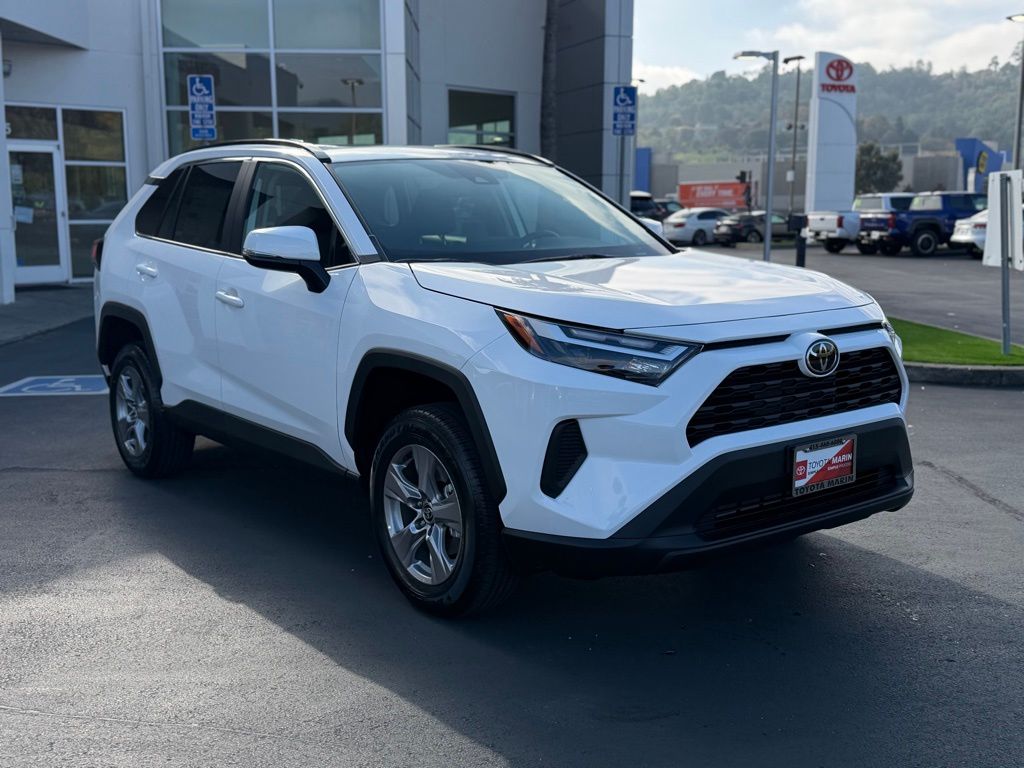 2025 Toyota RAV4 XLE photo 2