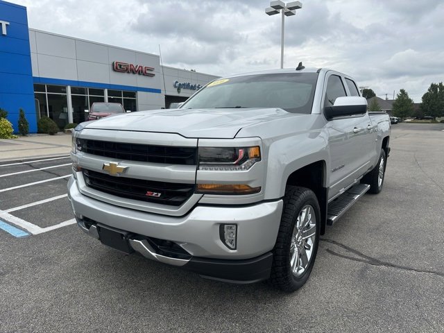 2018 Chevrolet Silverado 1500 LT photo 2