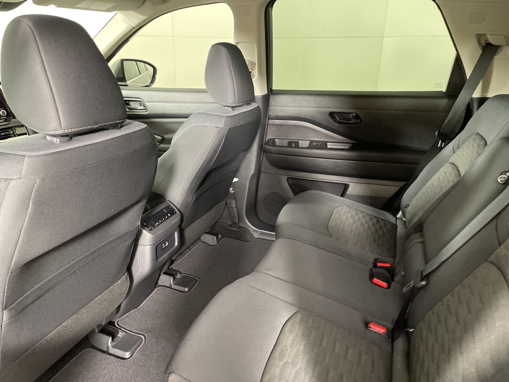 2025 Nissan Pathfinder SV photo 37