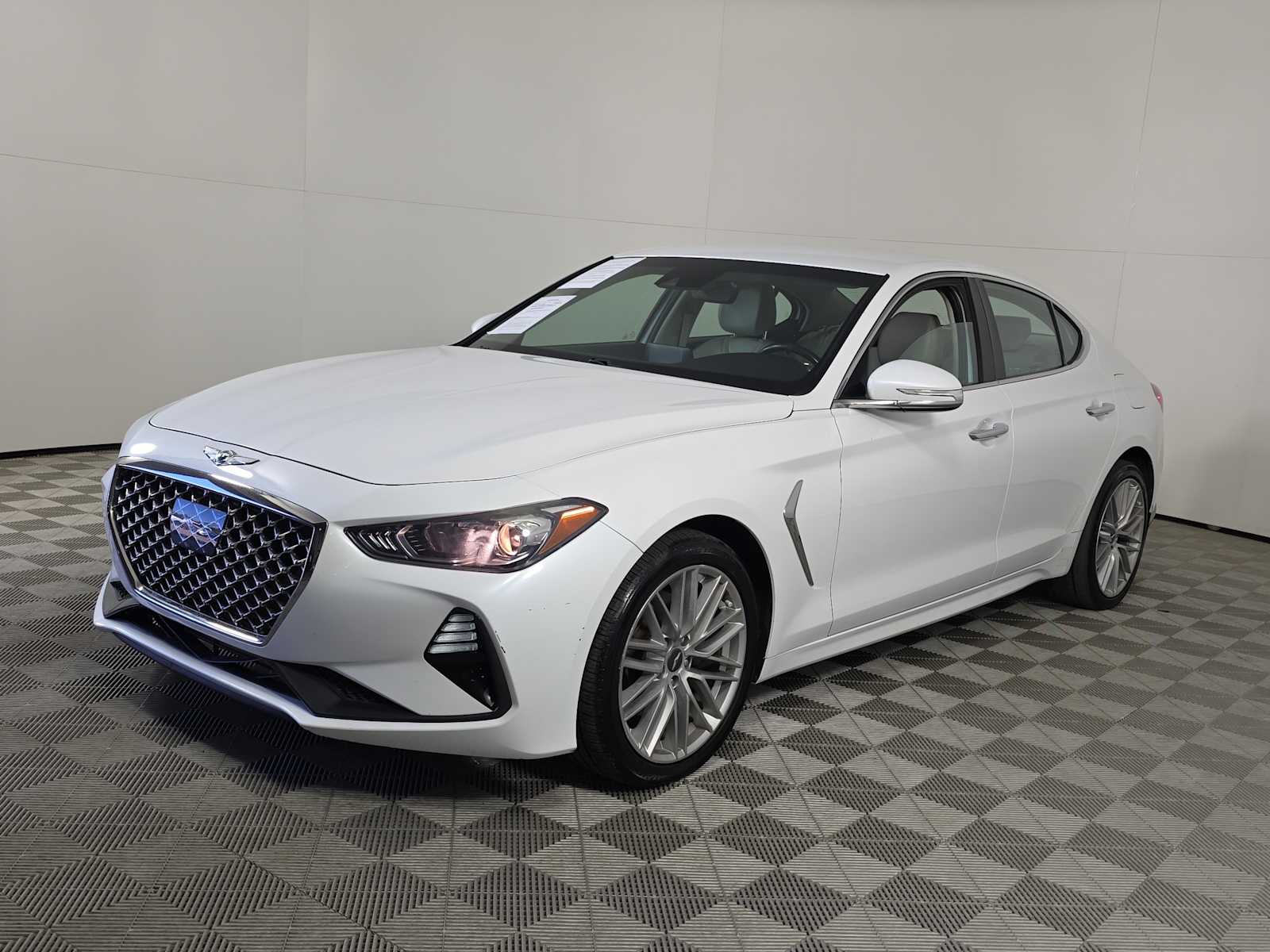 2020 Genesis G70 2.0T photo 3