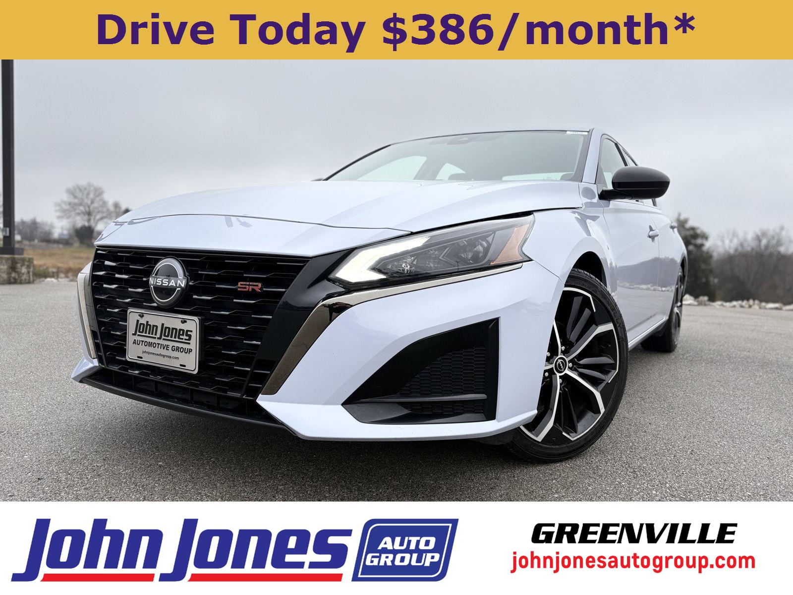 2023 Nissan Altima SR's photo