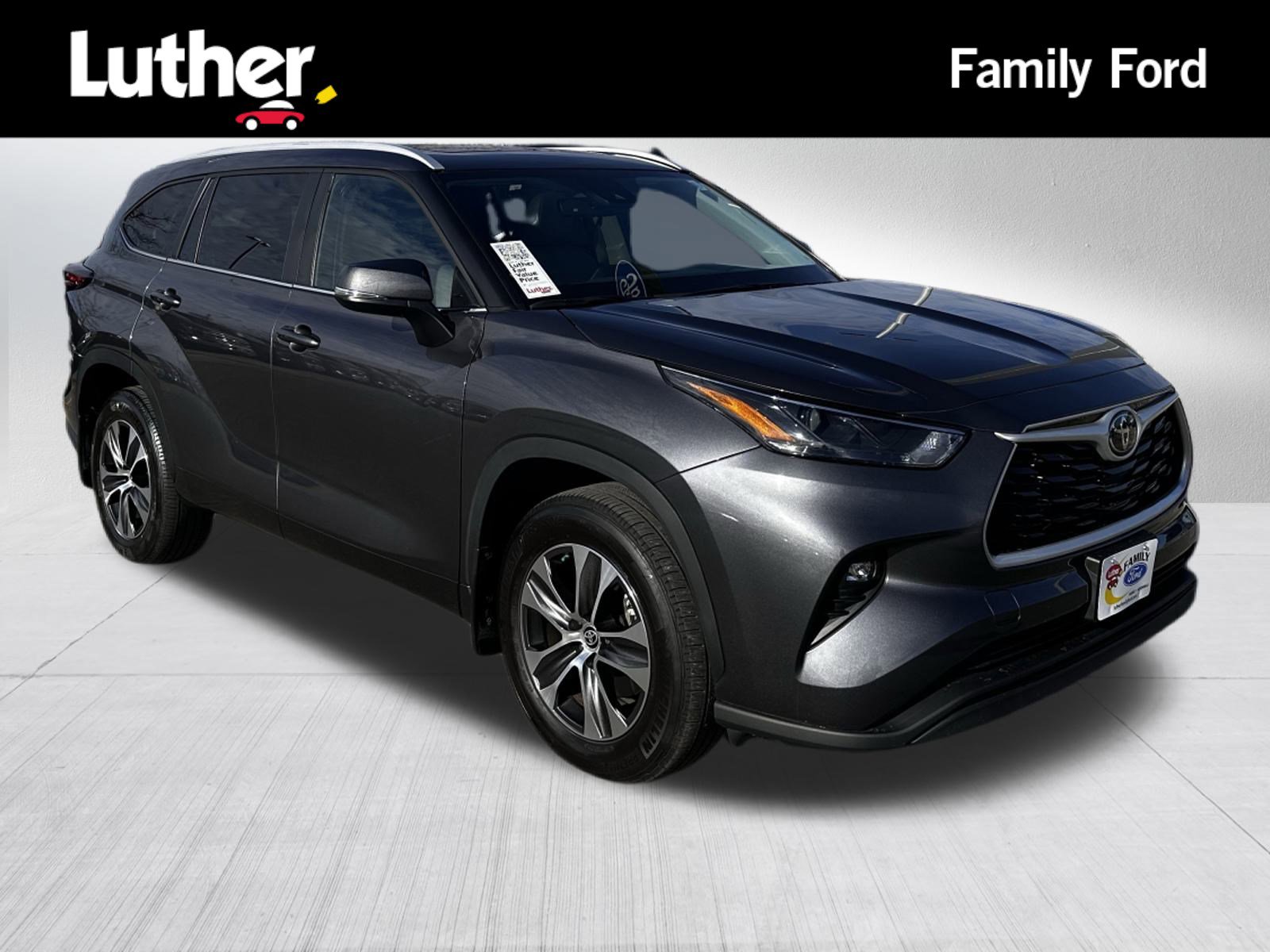 2024 Toyota Highlander XLE's photo