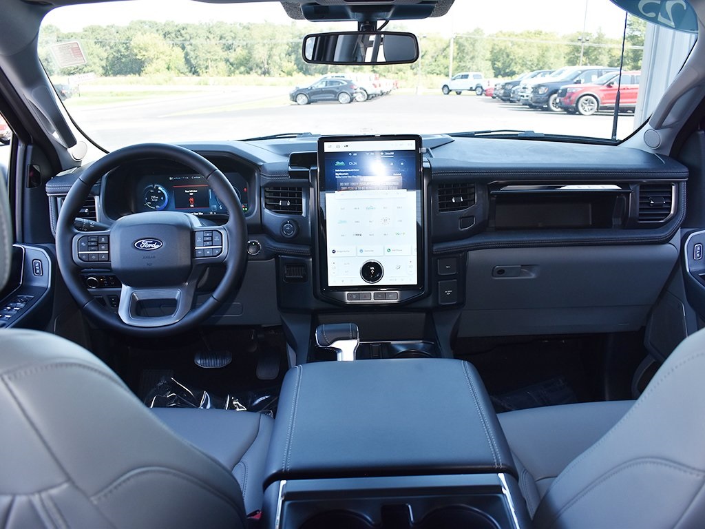 2025 Ford F-150 Lightning XLT photo 4