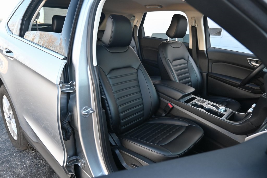 2022 Ford Edge SEL photo 24