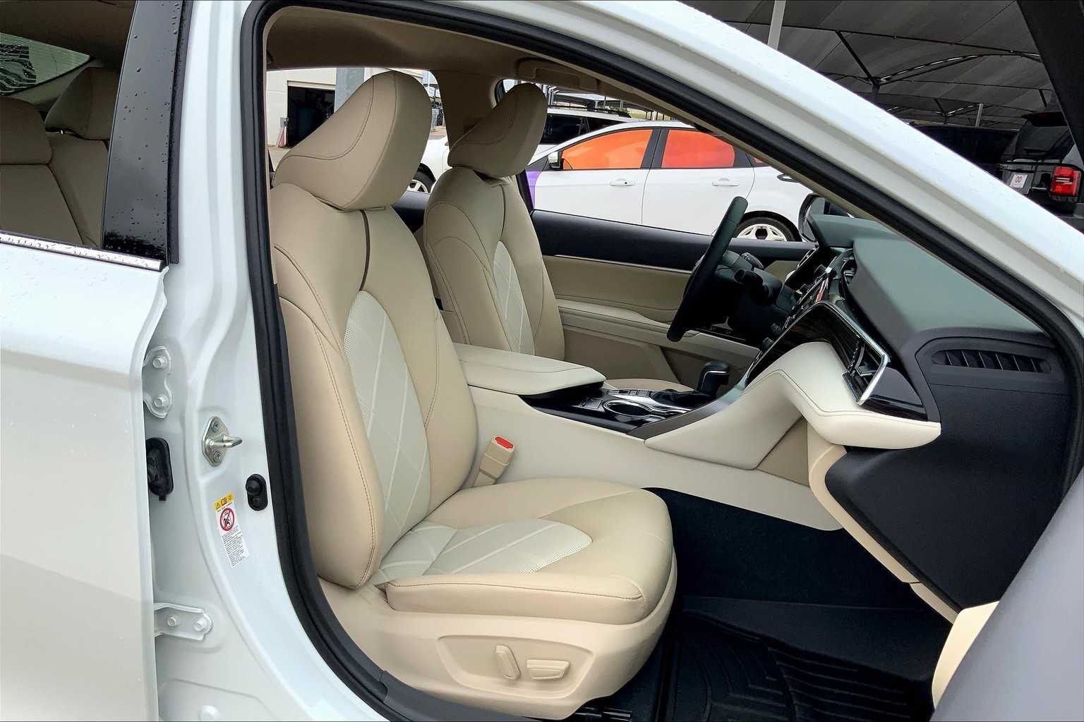 2018 Toyota Camry Hybrid XLE photo 8