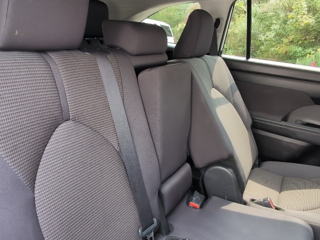 2024 Toyota Highlander LE photo 47