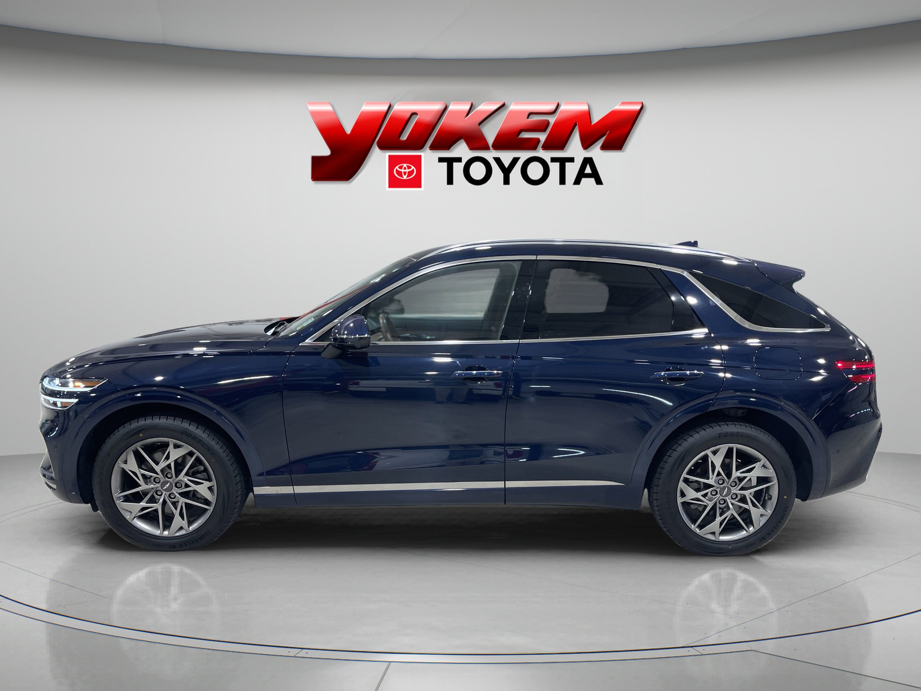 2022 Genesis GV70 2.5T photo 2