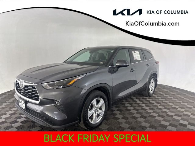 2024 Toyota Highlander LE photo 3