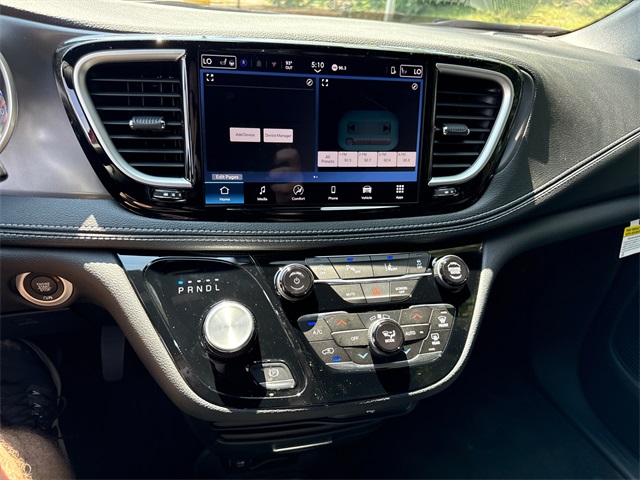 2026 Chrysler Pacifica photo 16