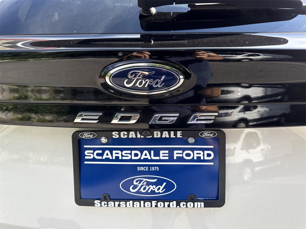 2022 Ford Edge SEL photo 33
