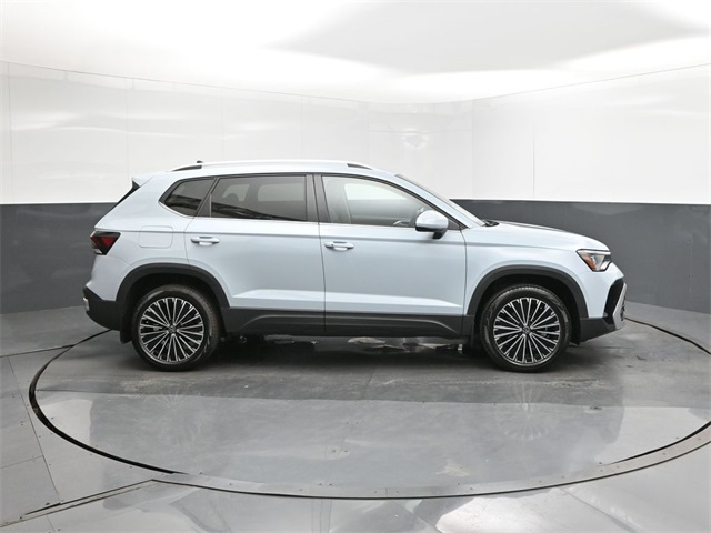 2025 Volkswagen Taos SE photo 23