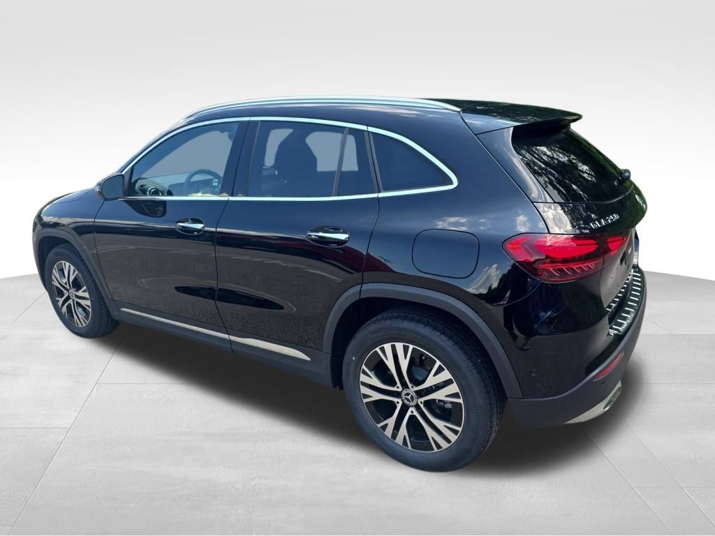2025 Mercedes Benz GLA 250 4MATIC photo 4