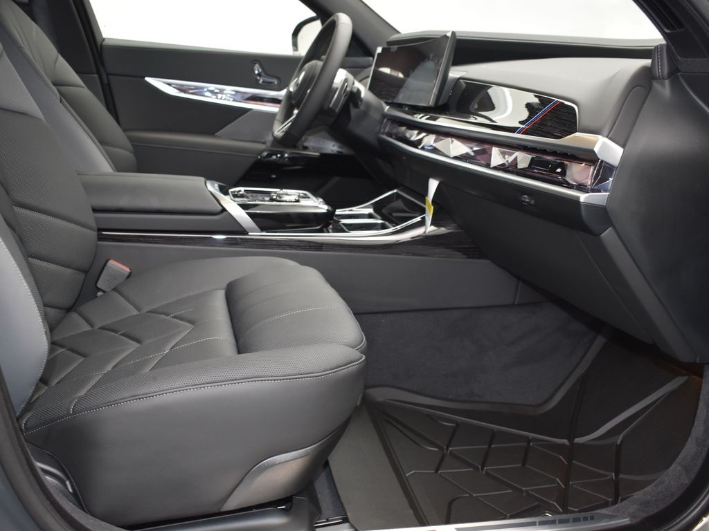 2026 Bmw 740i photo 21