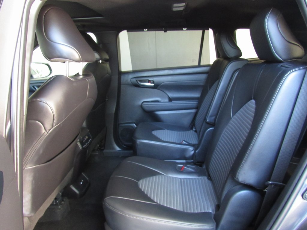 2024 Toyota Highlander XSE photo 12