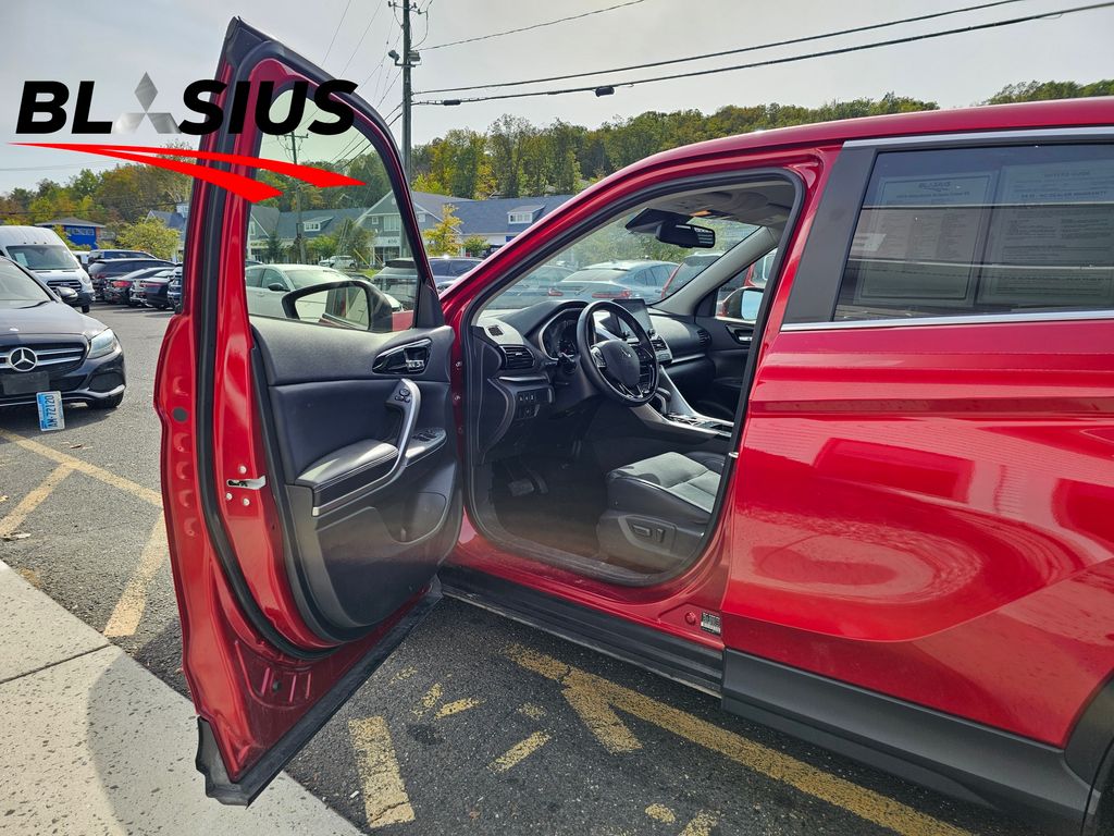 2024 Mitsubishi Eclipse Cross SE photo 4