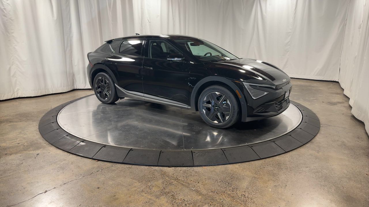 2025 Kia EV6 Light photo 2