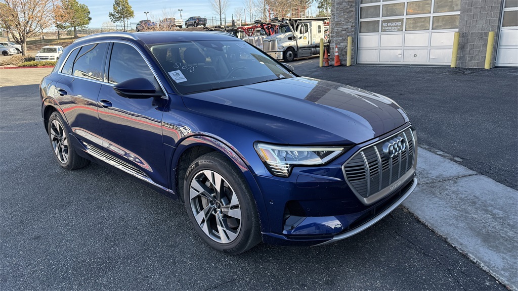 2021 Audi e-tron Premium Plus's photo
