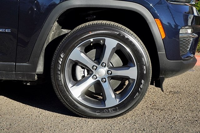 2023 Jeep Cherokee 4xe photo 8