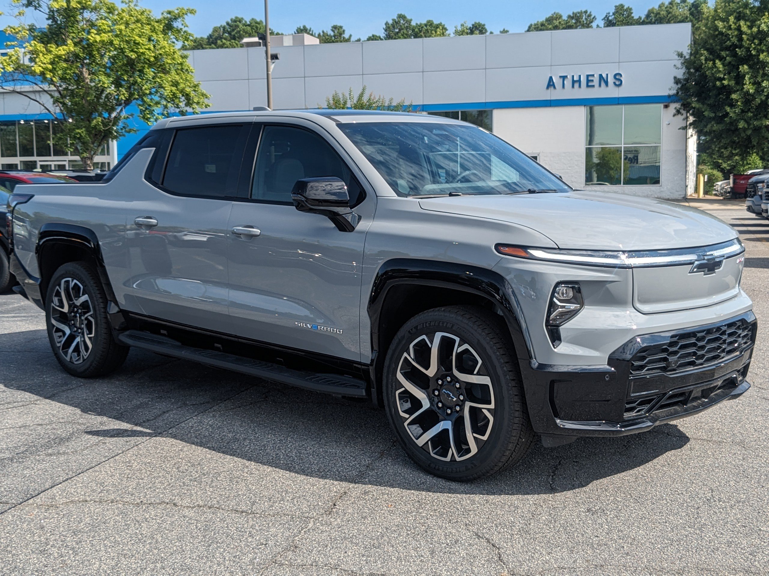 2025 Chevrolet Silverado EV RST photo 2