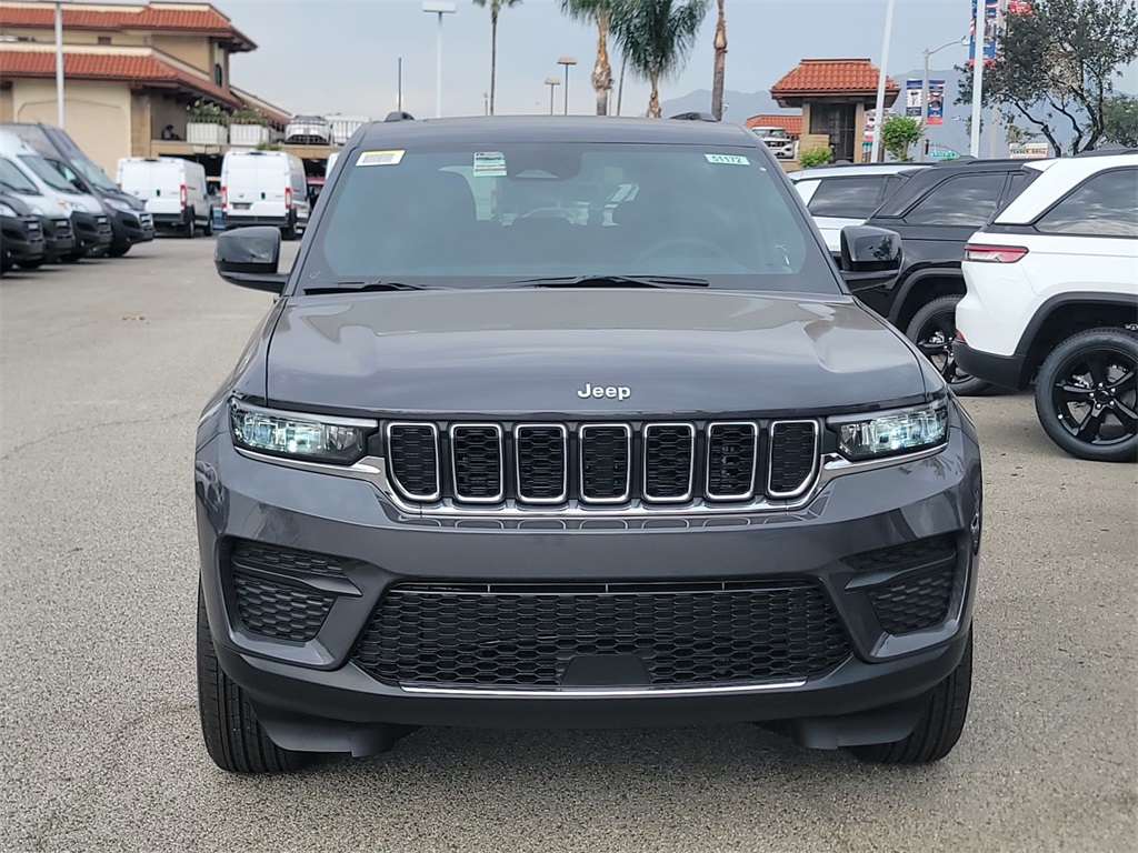 2025 Jeep Grand Cherokee Laredo X photo 2