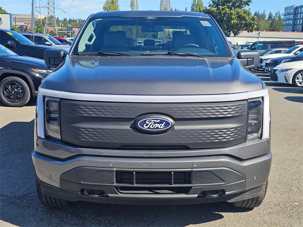 2025 Ford F-150 Lightning photo 2