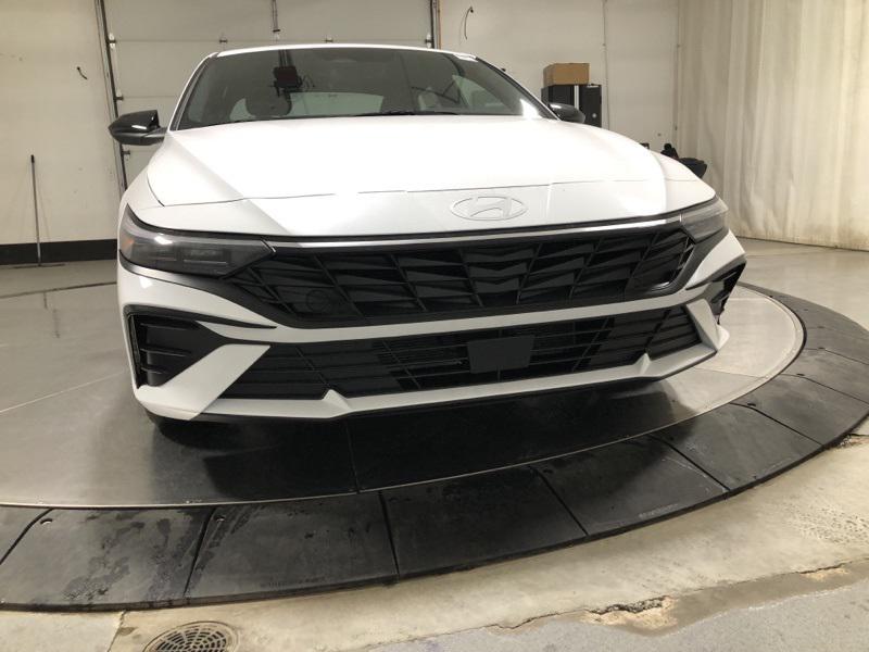 2026 Hyundai Elantra SEL Sport photo 2