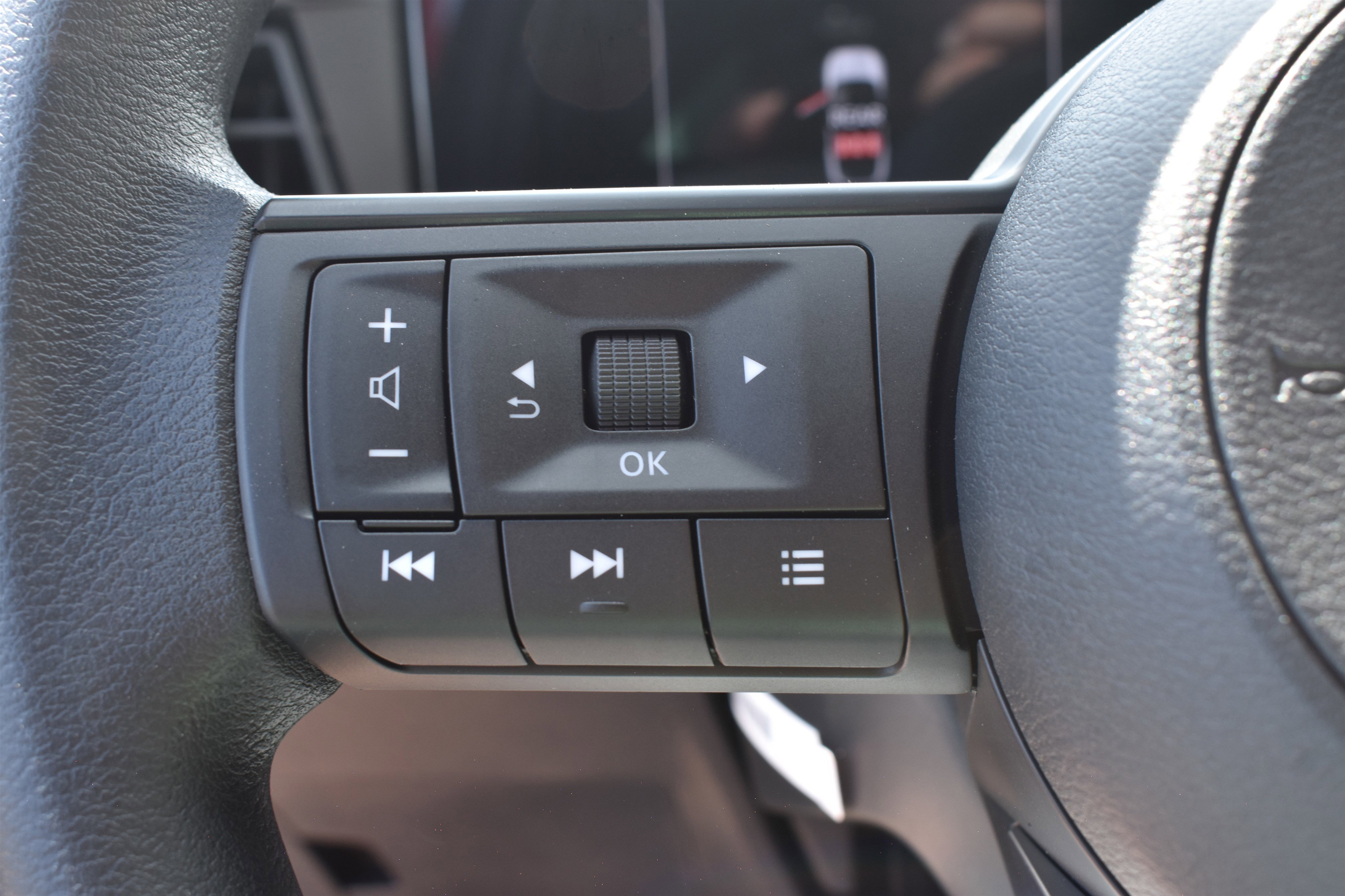 2025 Nissan Kicks SV photo 10