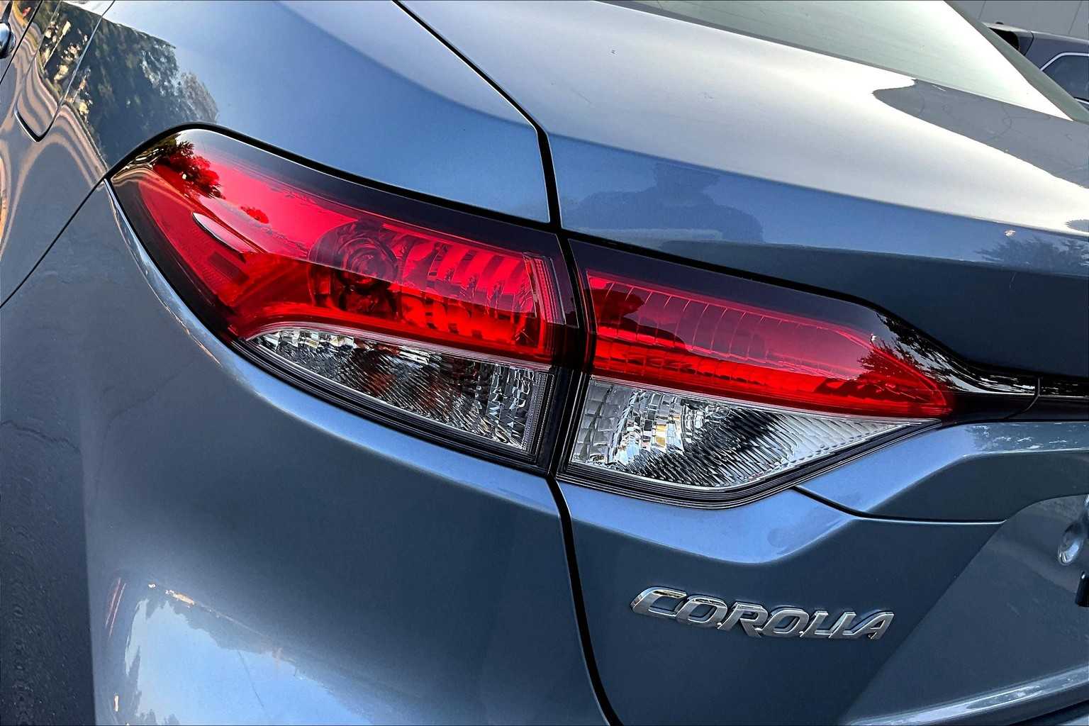 2021 Toyota Corolla LE photo 27