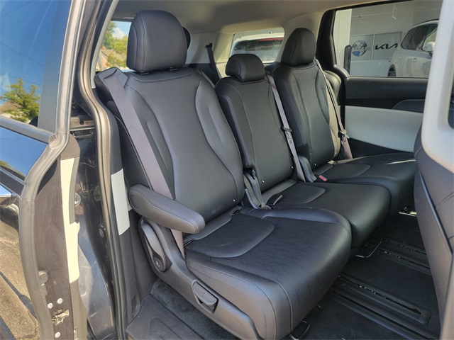 2024 Kia Carnival LX photo 15