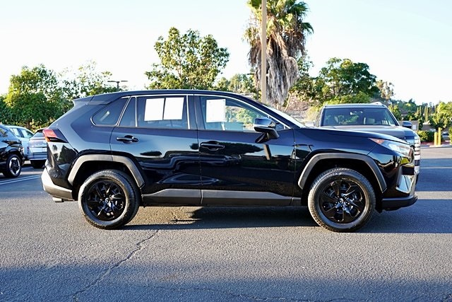 2022 Toyota RAV4 LE photo 6