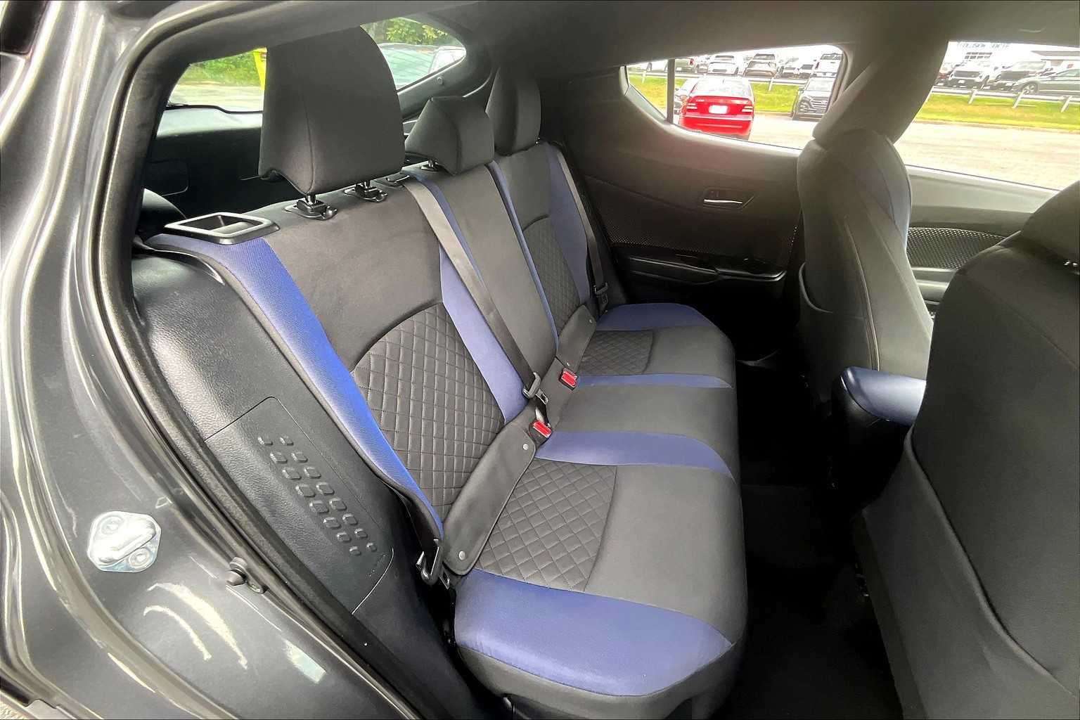 2021 Toyota C-HR XLE photo 19