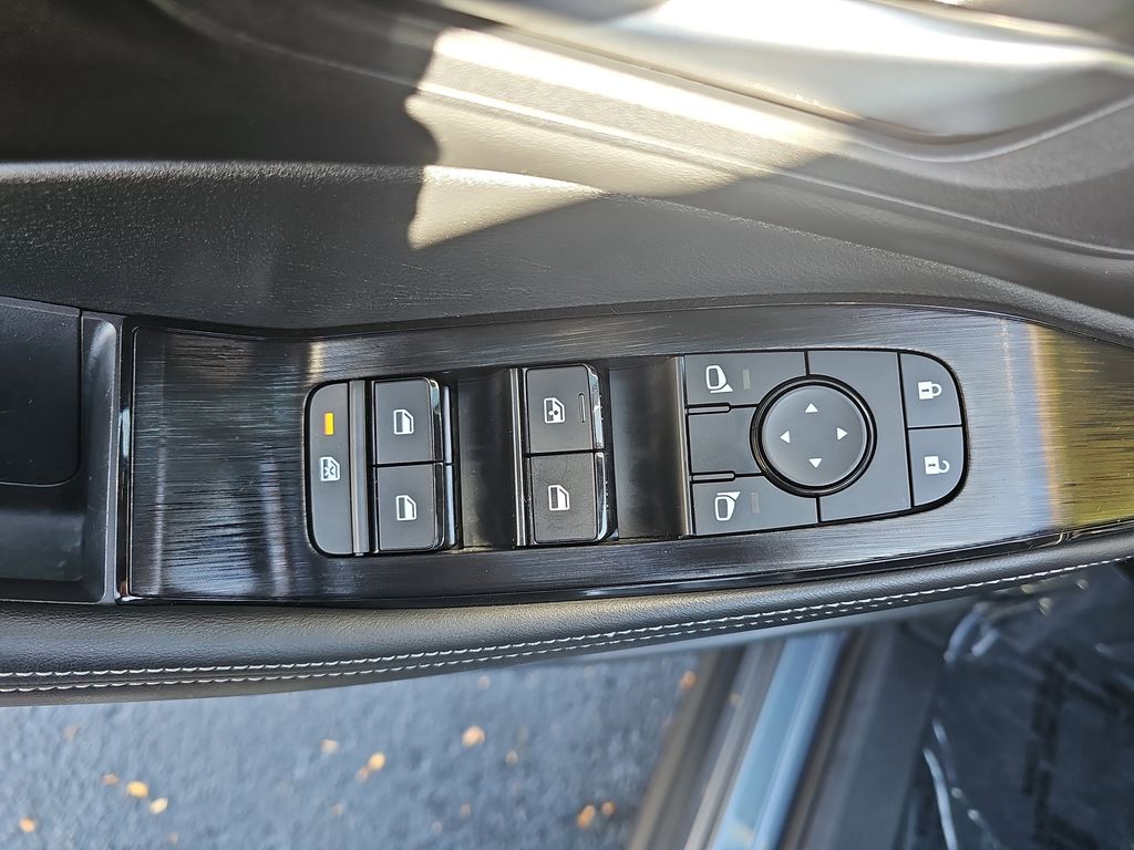 2022 Nissan Rogue SV photo 27