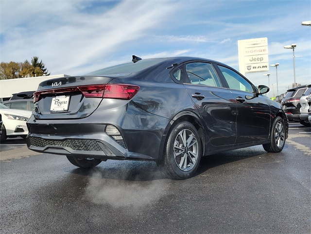 2024 Kia Forte LXS photo 2