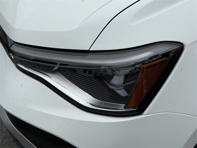 2025 Volkswagen Taos SE photo 2