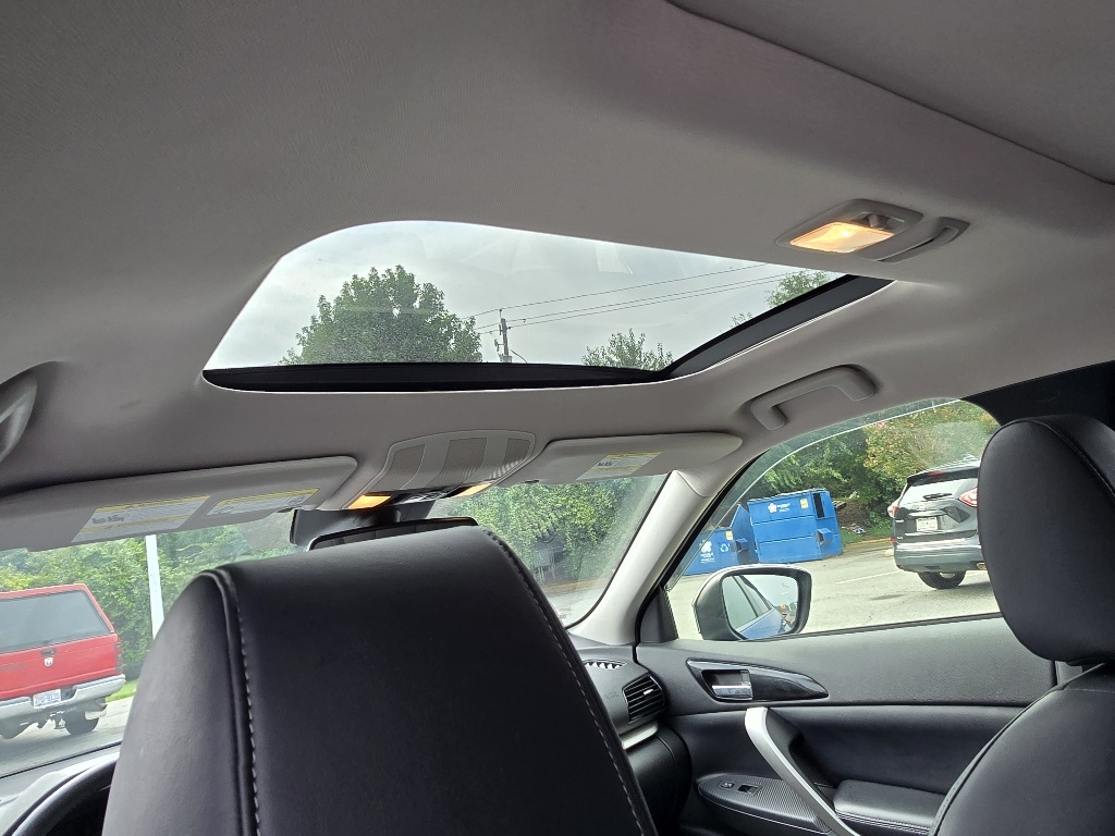 2022 Mitsubishi Eclipse Cross SE photo 6
