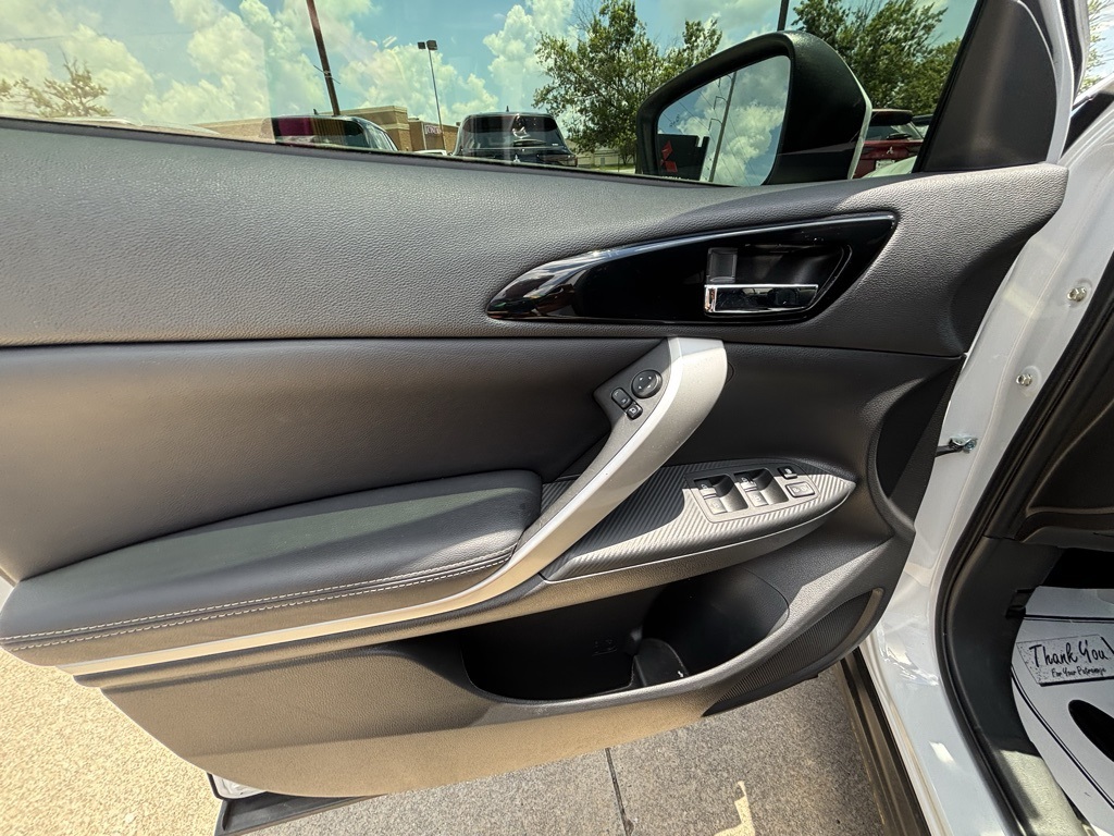2022 Mitsubishi Eclipse Cross SEL photo 9