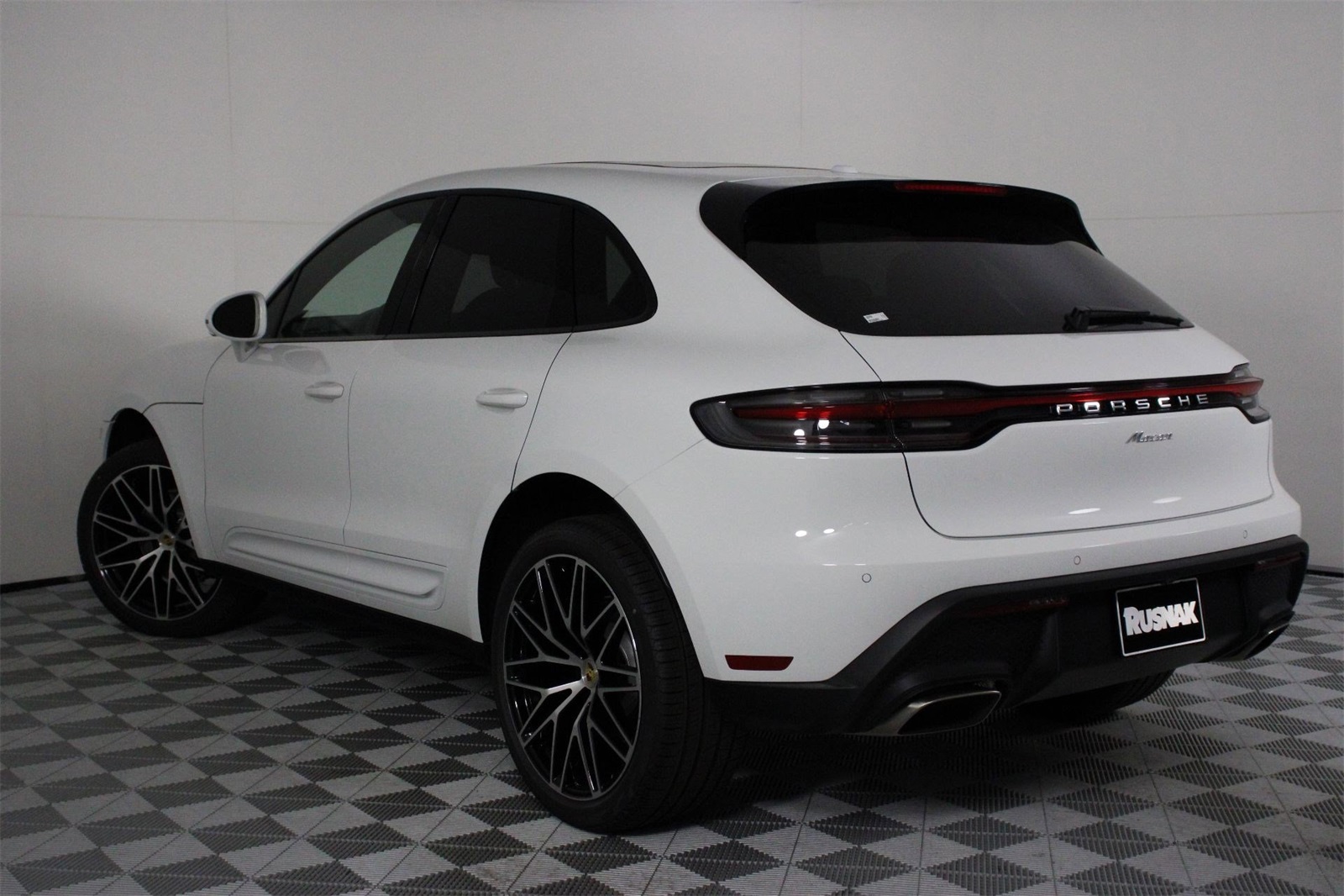 2025 Porsche Macan T photo 3