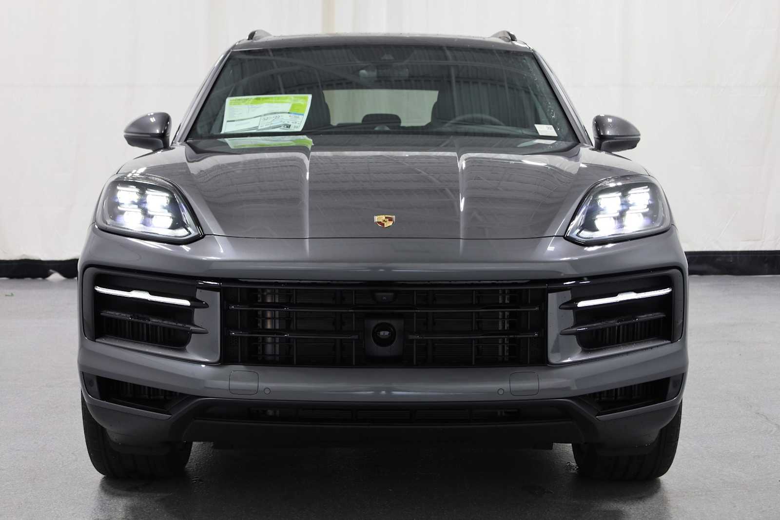 2024 Porsche Cayenne S E-Hybrid photo 5