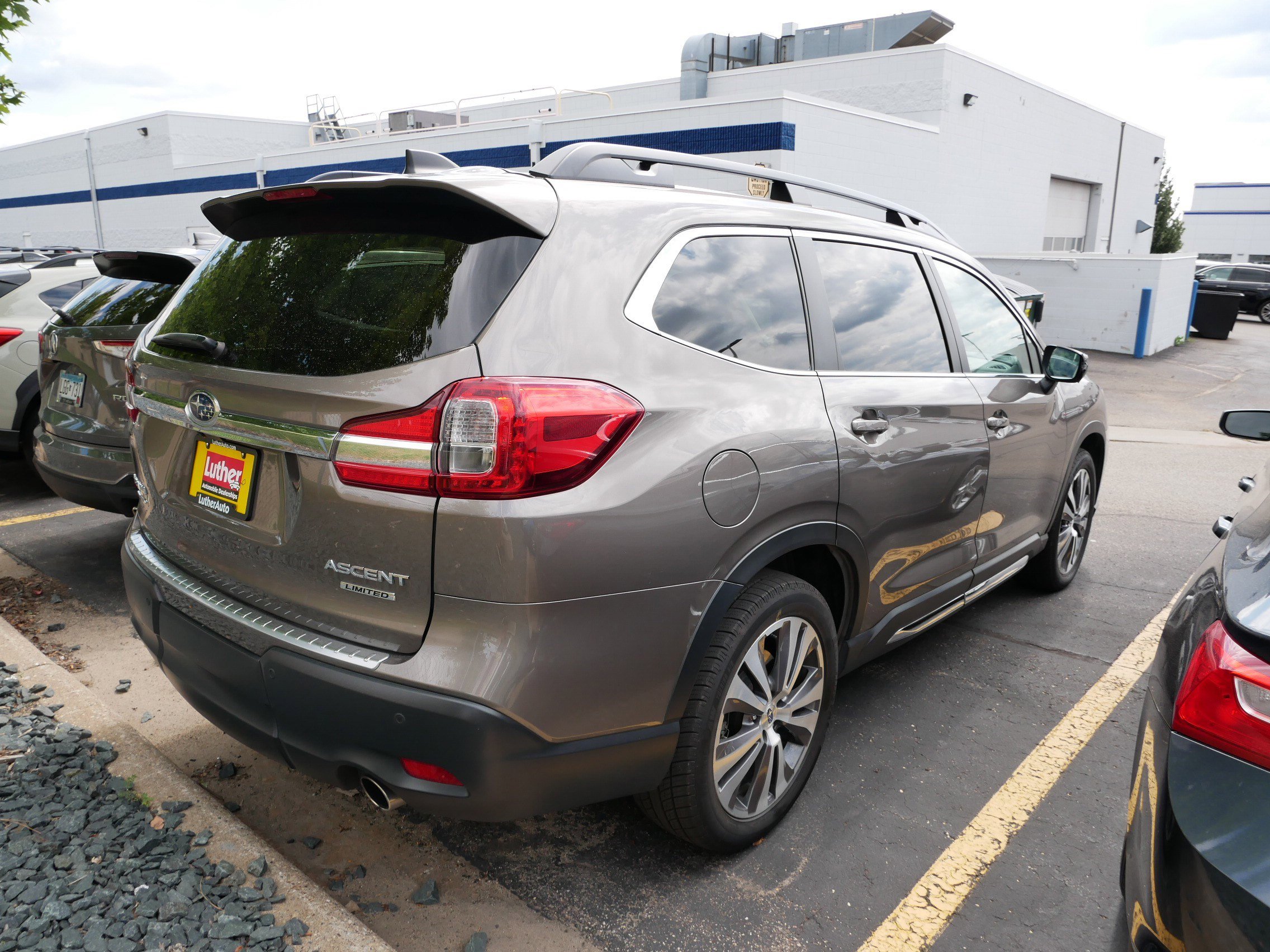 2022 Subaru Ascent Limited photo 4