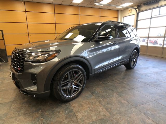 2025 Ford Explorer ST photo 4