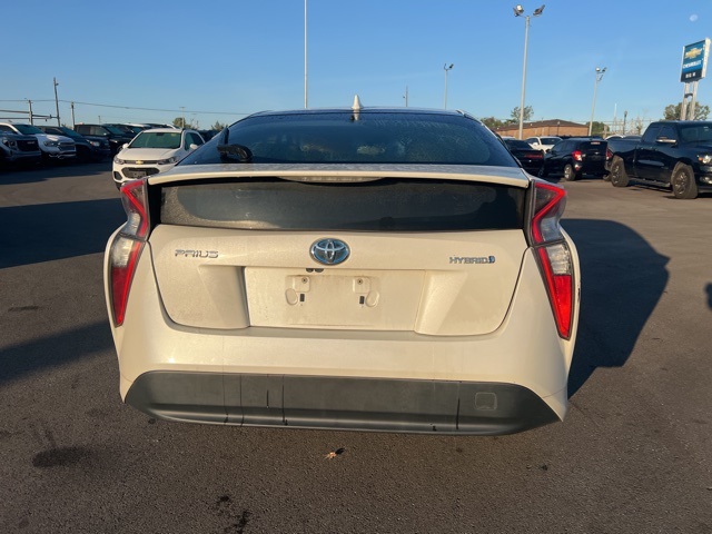 2016 Toyota Prius Four photo 4