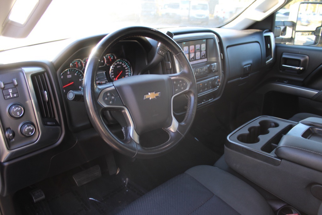 2017 Chevrolet Silverado 2500HD LT photo 2