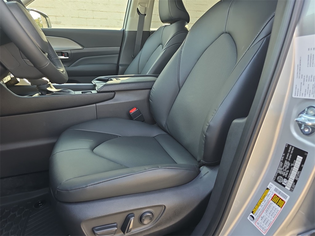 2025 Toyota Highlander Hybrid XLE photo 14