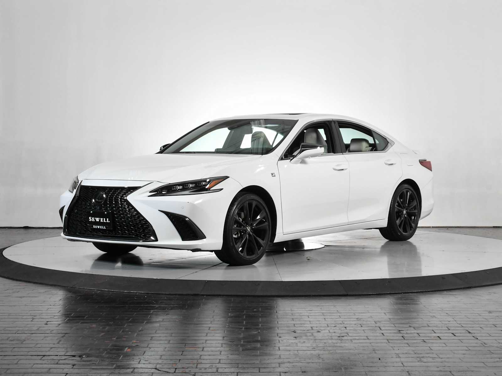 2024 Lexus ES Hybrid 300h's photo