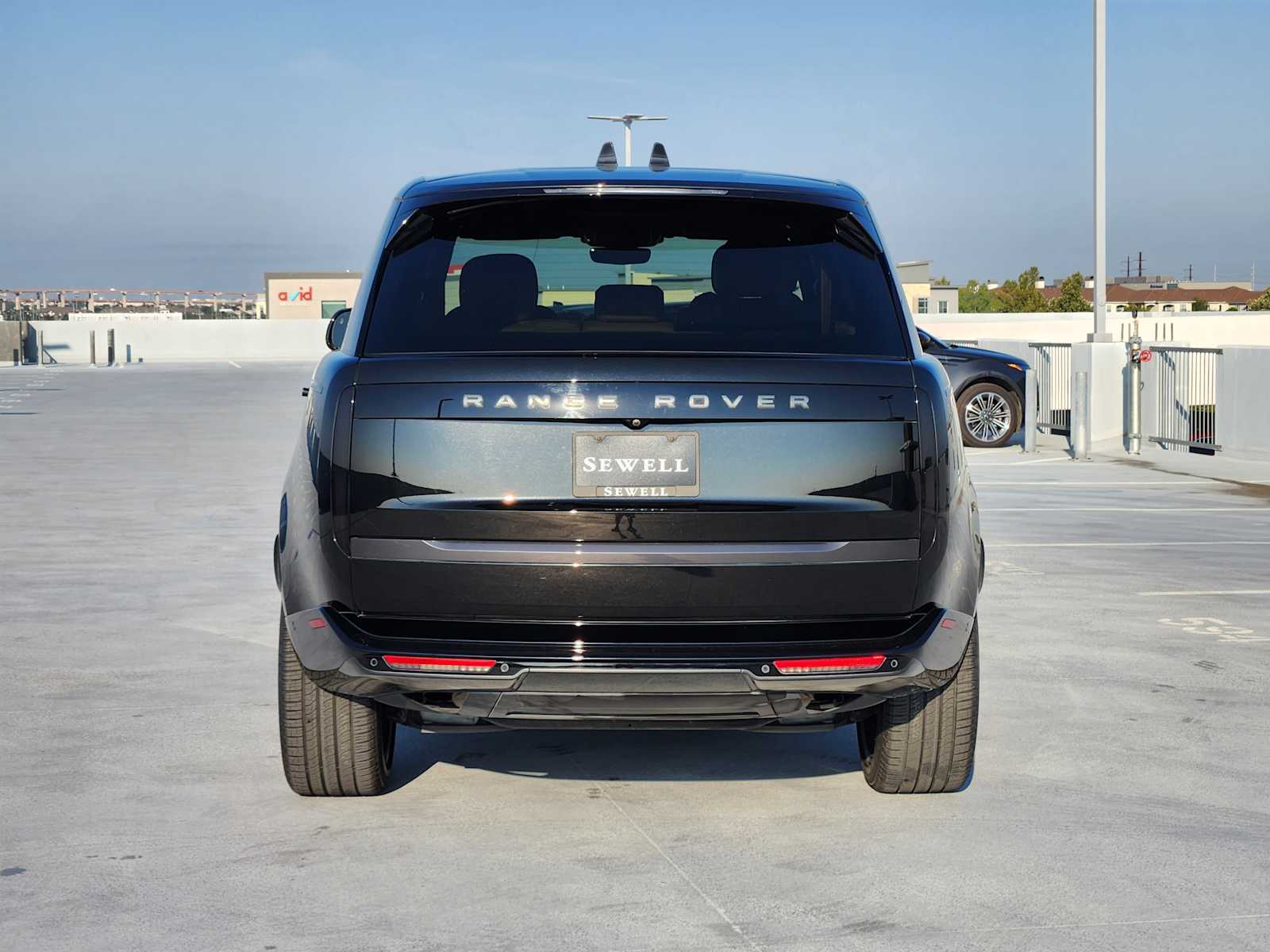 2024 Land Rover Range Rover SE photo 6