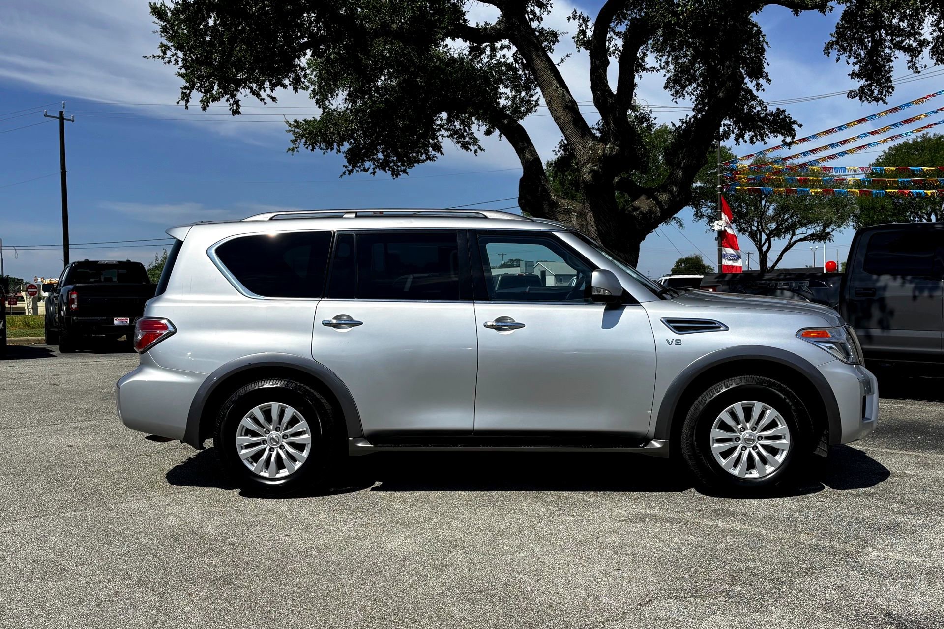 2017 Nissan Armada SV photo 4