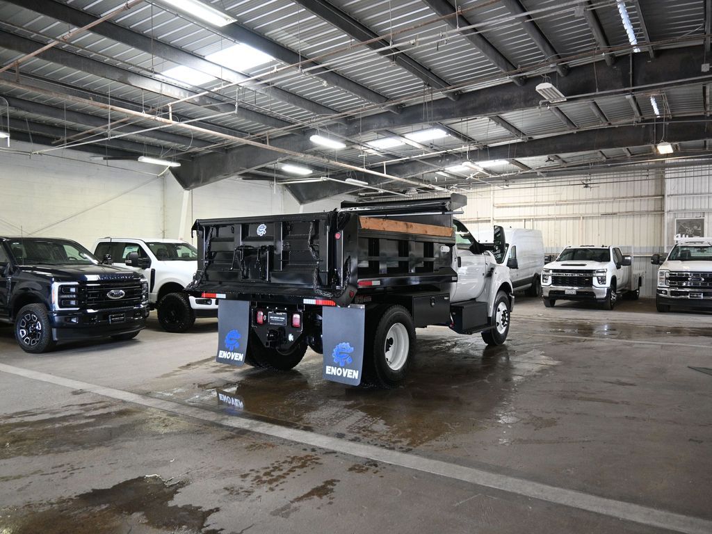 2025 Ford F-650 Base photo 4