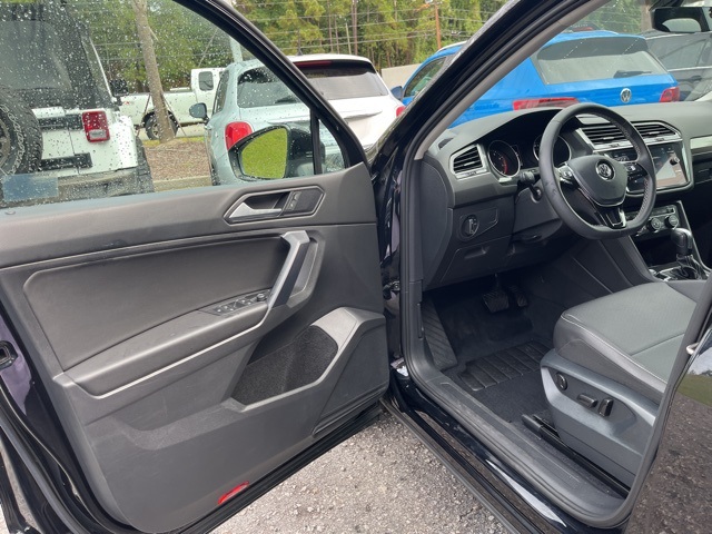 2021 Volkswagen Tiguan R-Line Black SEL photo 4